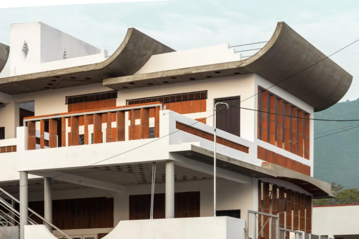 BIM建筑|印度 Coimbatore 修行中心 / Masonry of Architects