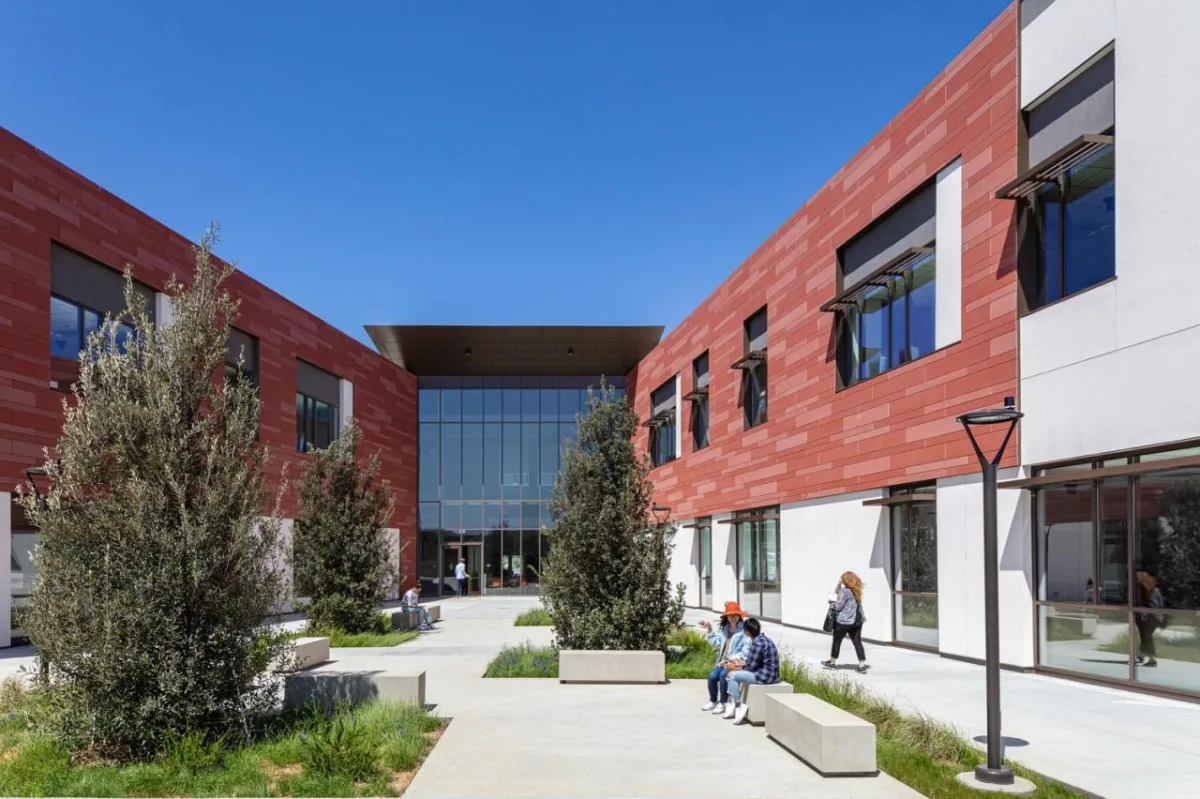 BIM建筑|马鞍学院先进技术与应用科学教学楼 / HED
