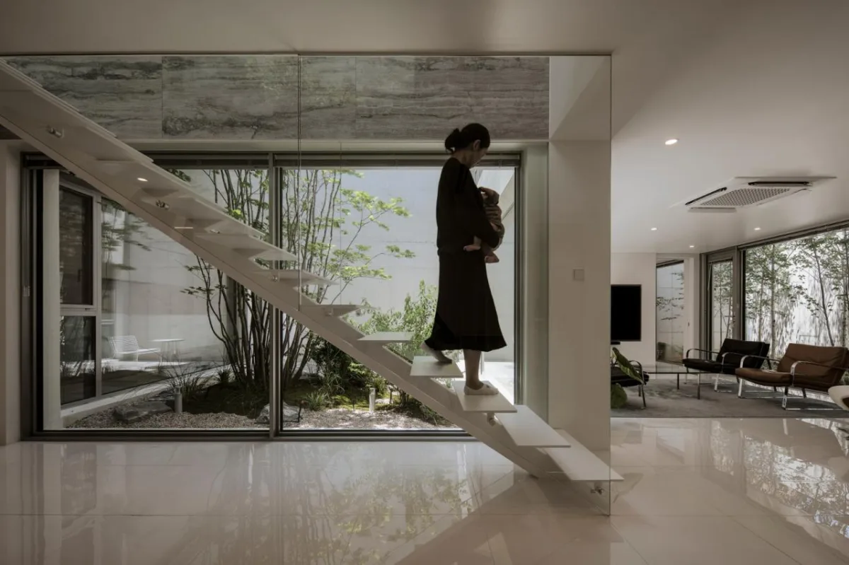 BIM建筑|扭曲营造空间，金属立面住宅 / Archirie
