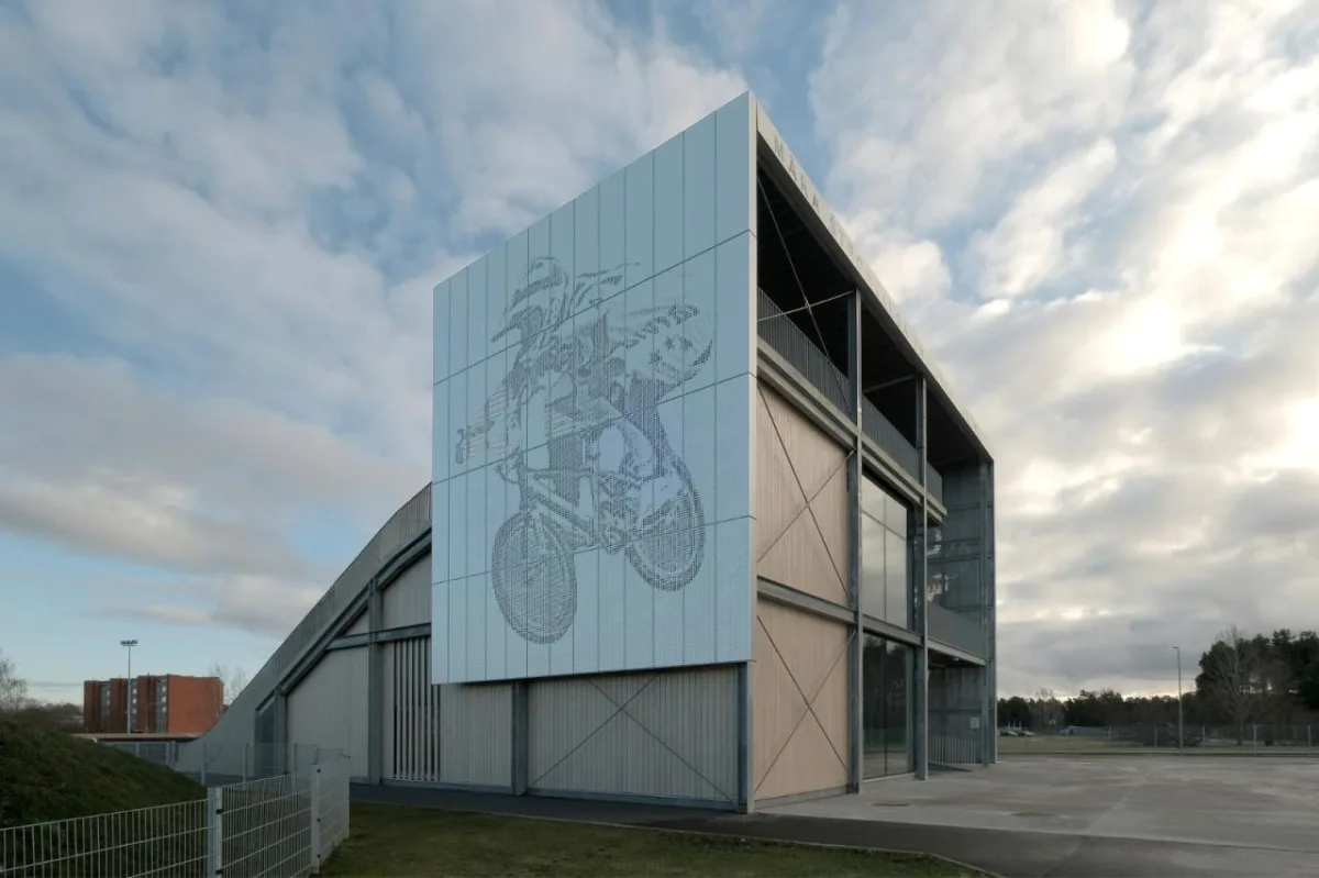 BIM建筑|奥运冠军 Maris Strombergs 的 BMX 赛道 / Balta Istaba