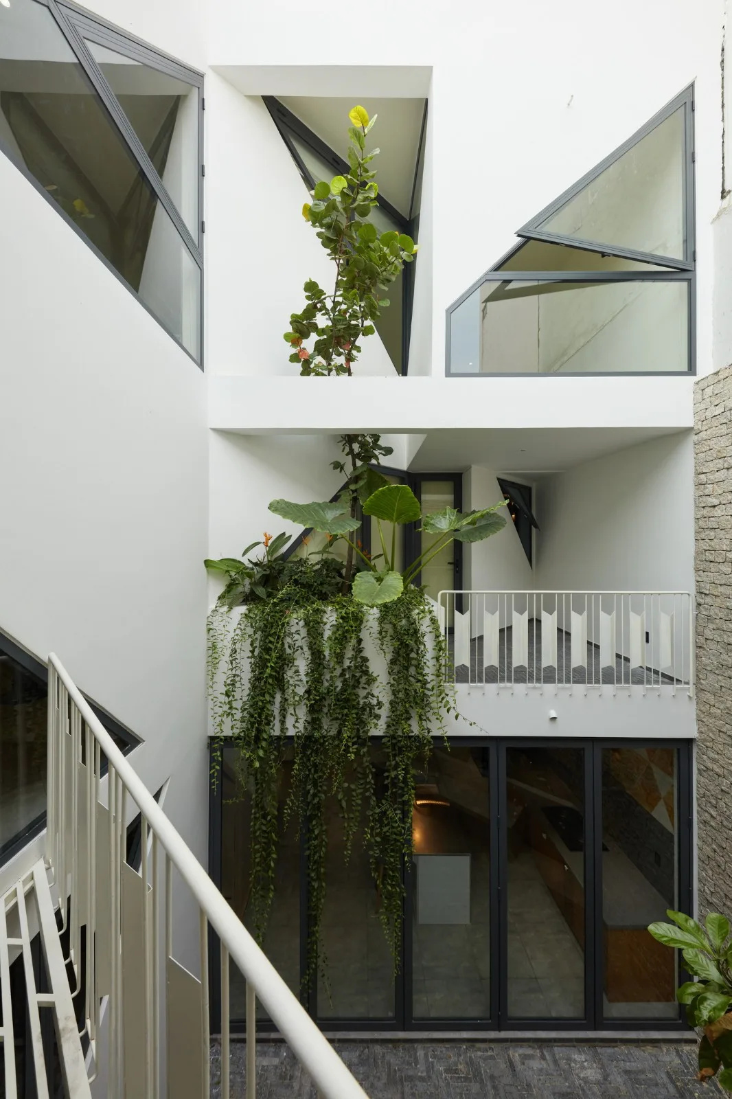 BIM建筑|三角形之家 / Khuon Studio