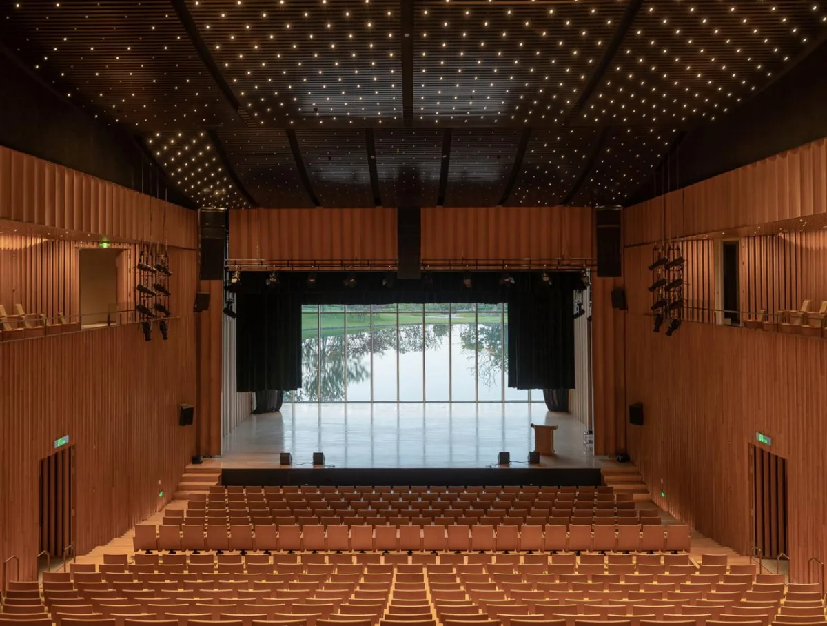BIM建筑|雅达剧院：山林与舞台 / goa大象设计