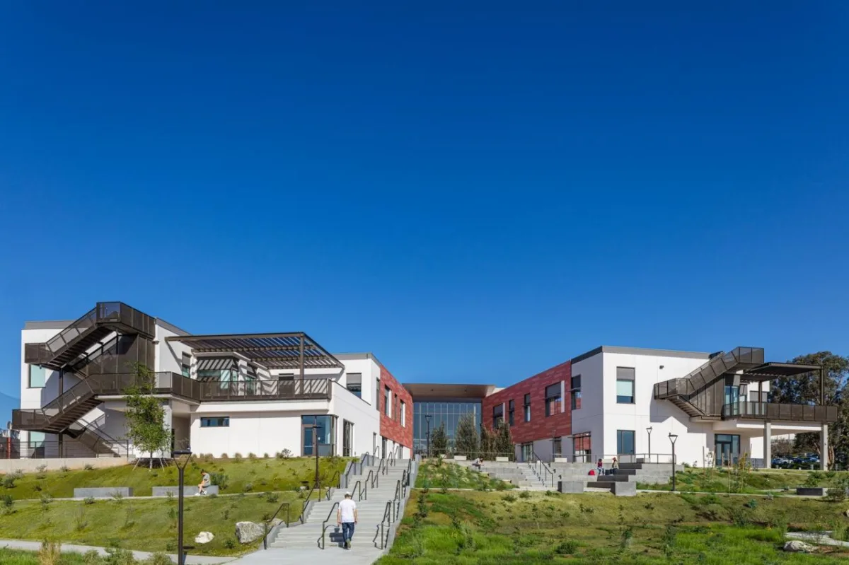 BIM建筑|马鞍学院先进技术与应用科学教学楼 / HED