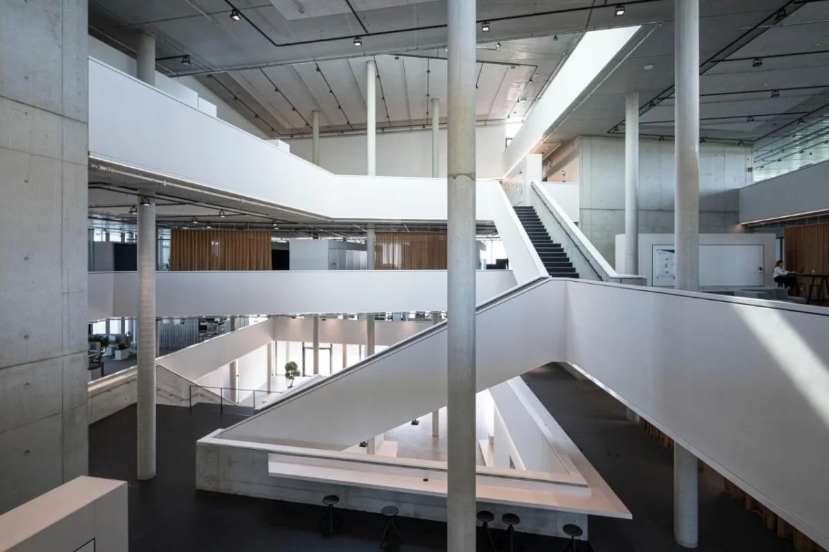 BIM建筑|随太阳路径开合窗帘，baramundi 总部 / 海茵建筑