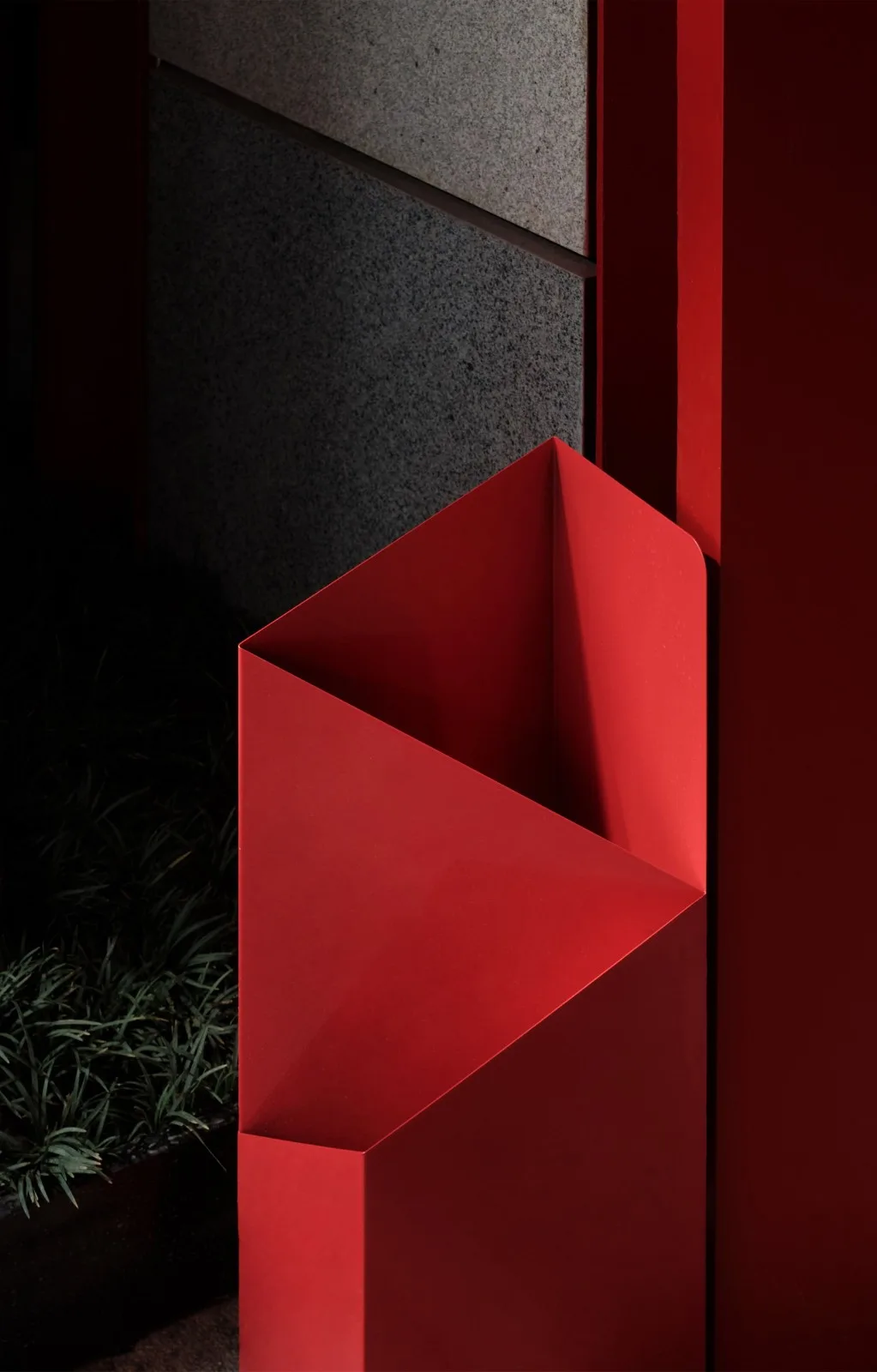 BIM建筑|街角的红色酒场：鸟焱·烧物 / TRIOSTUDIO三厘社