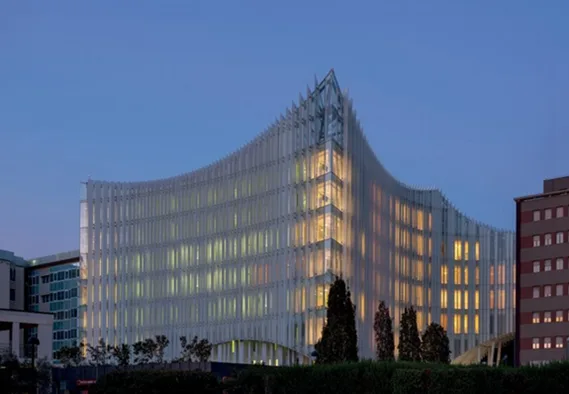BIM建筑|马里奥·库奇内拉设计陶瓷片覆盖的米兰医院