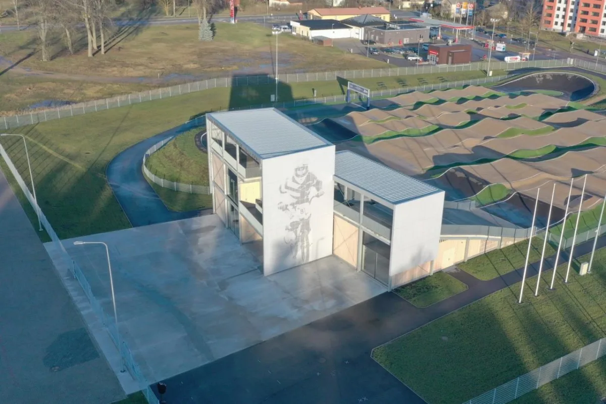 BIM建筑|奥运冠军 Maris Strombergs 的 BMX 赛道 / Balta Istaba