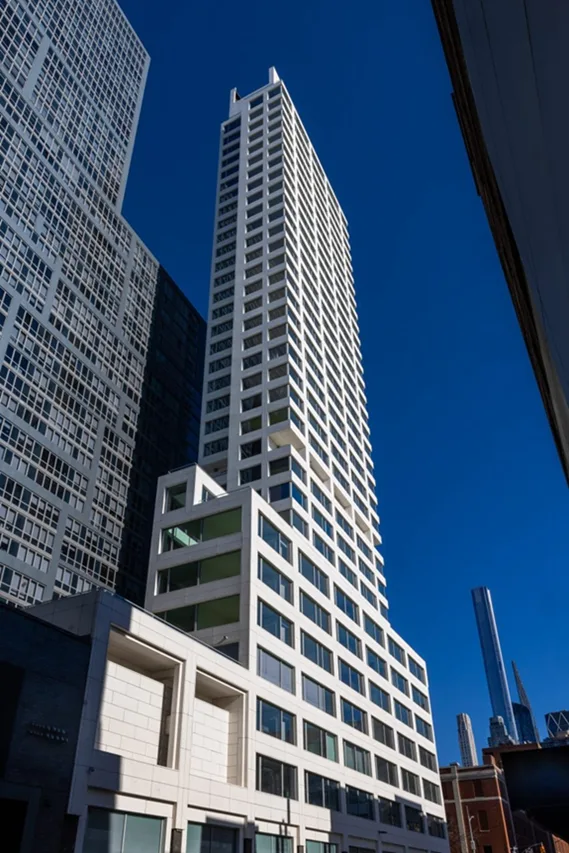 BIM建筑|西扎在曼哈顿完成石灰石覆盖的摩天大楼
