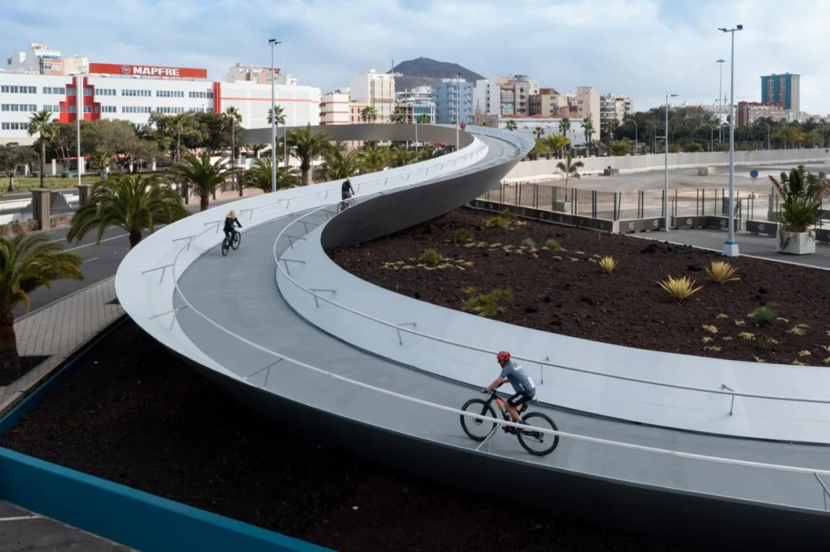 BIM建筑|飘起的人行桥，Onda Atlántica 桥 / Onda Arquitectura