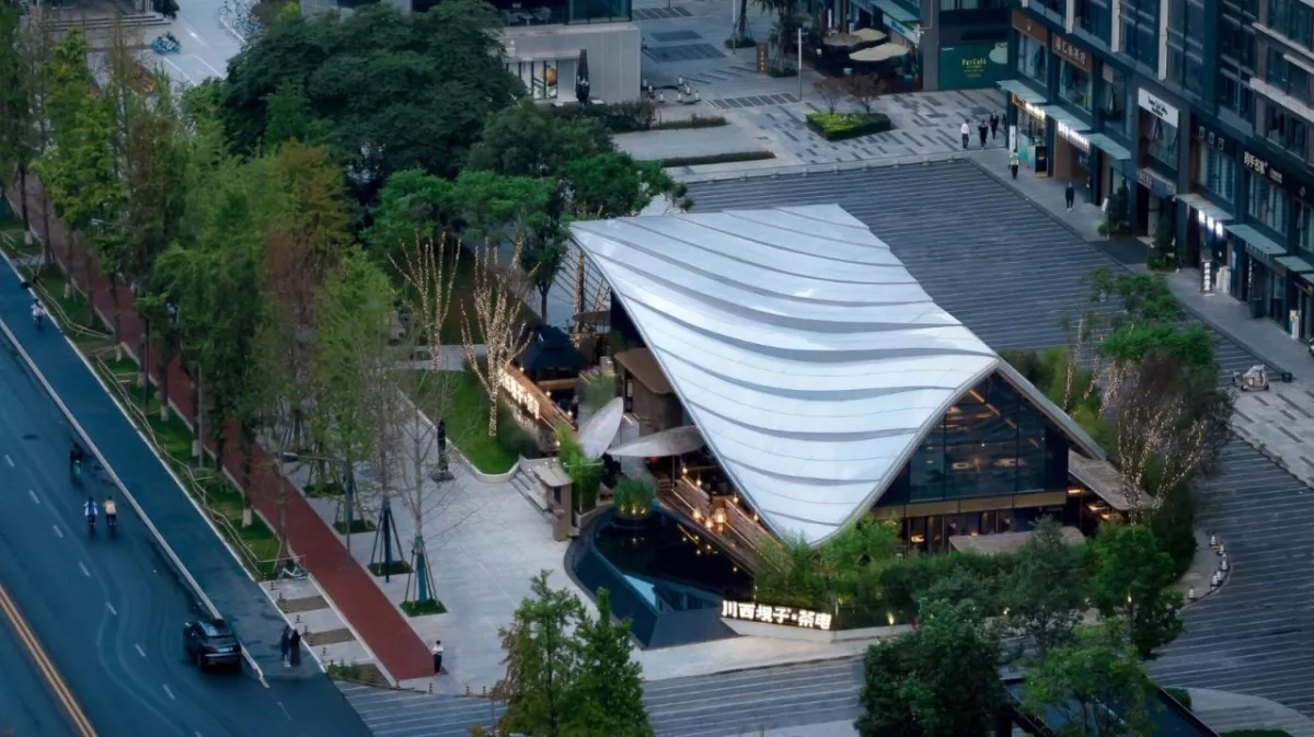 BIM建筑|交子大道木屋顶餐厅 / 致野建筑