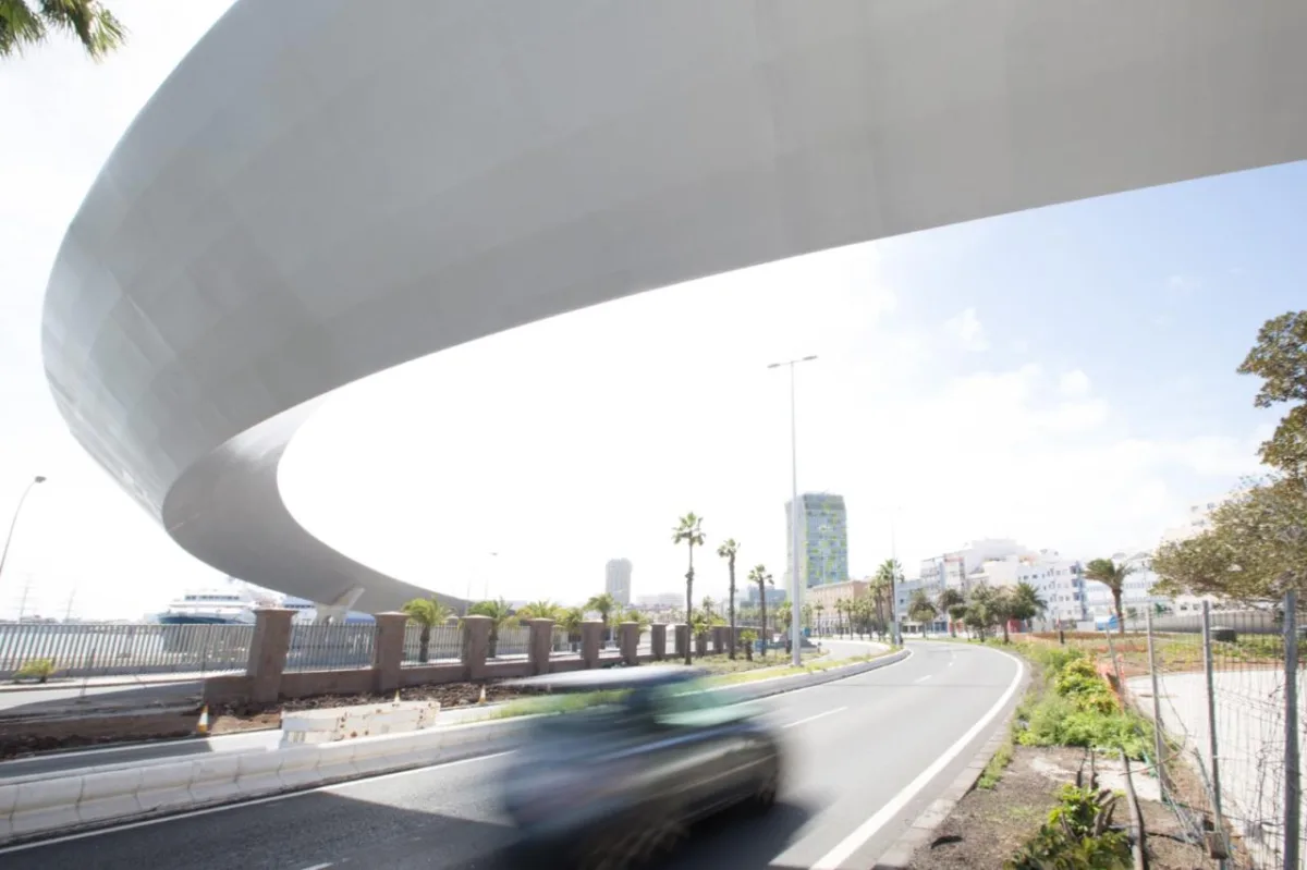 BIM建筑|飘起的人行桥，Onda Atlántica 桥 / Onda Arquitectura