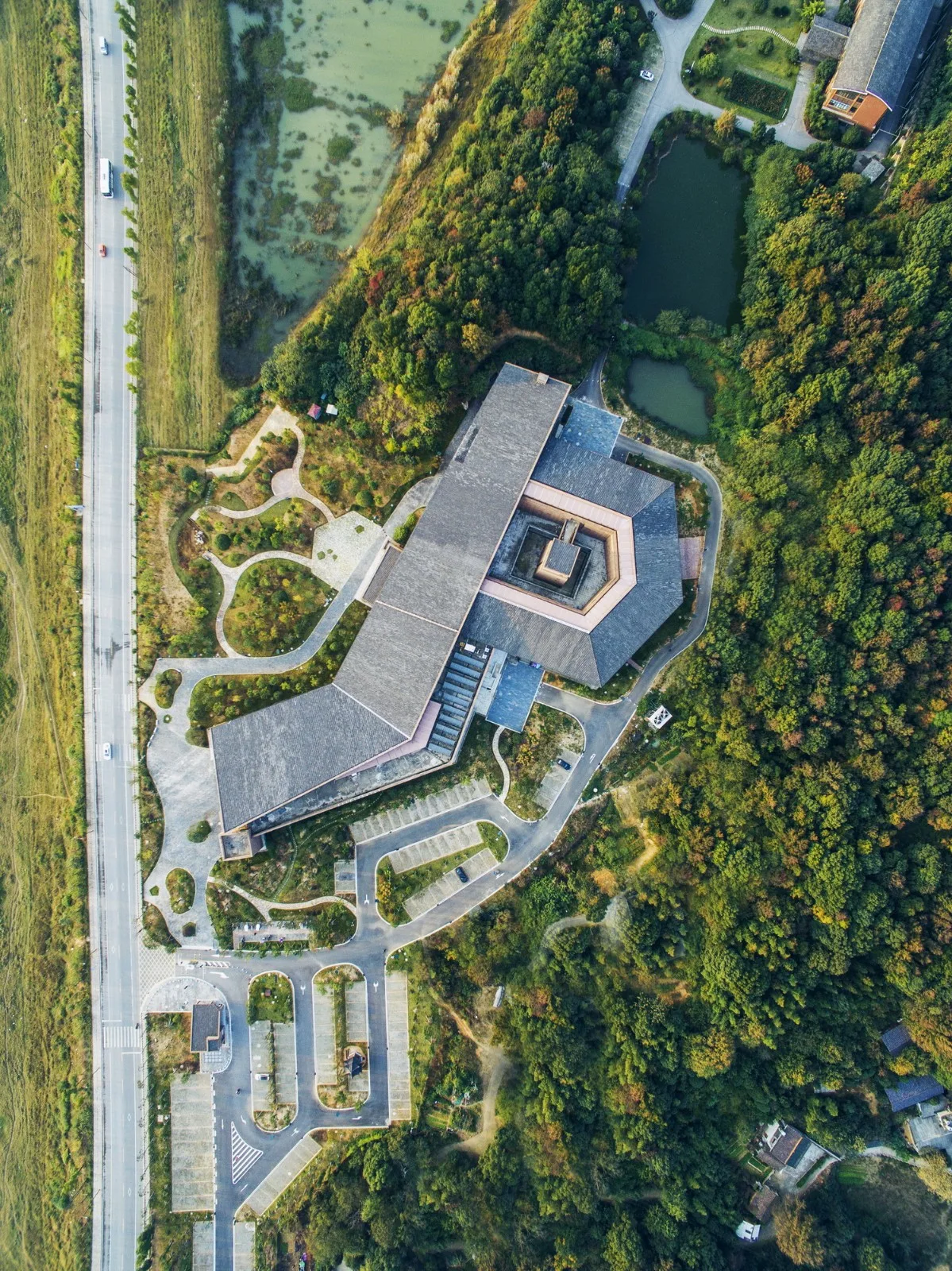 BIM建筑|叠加情感，构筑建筑 ：铜官窑遗址博物馆 / 罗劲工作室