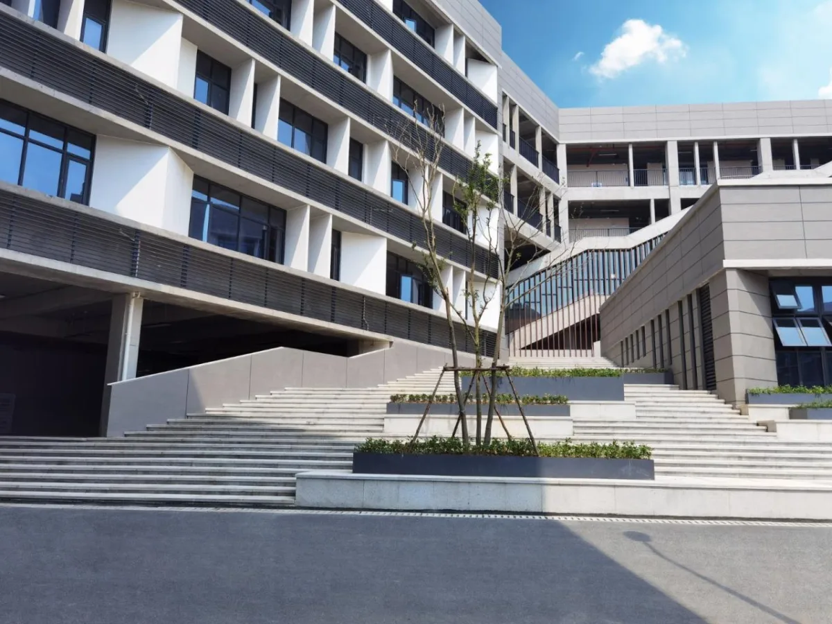 BIM建筑|行山乐水书自华：长江艺术工程职业学院3#教学实训楼 / 湖北建艺风工程设计有限公司