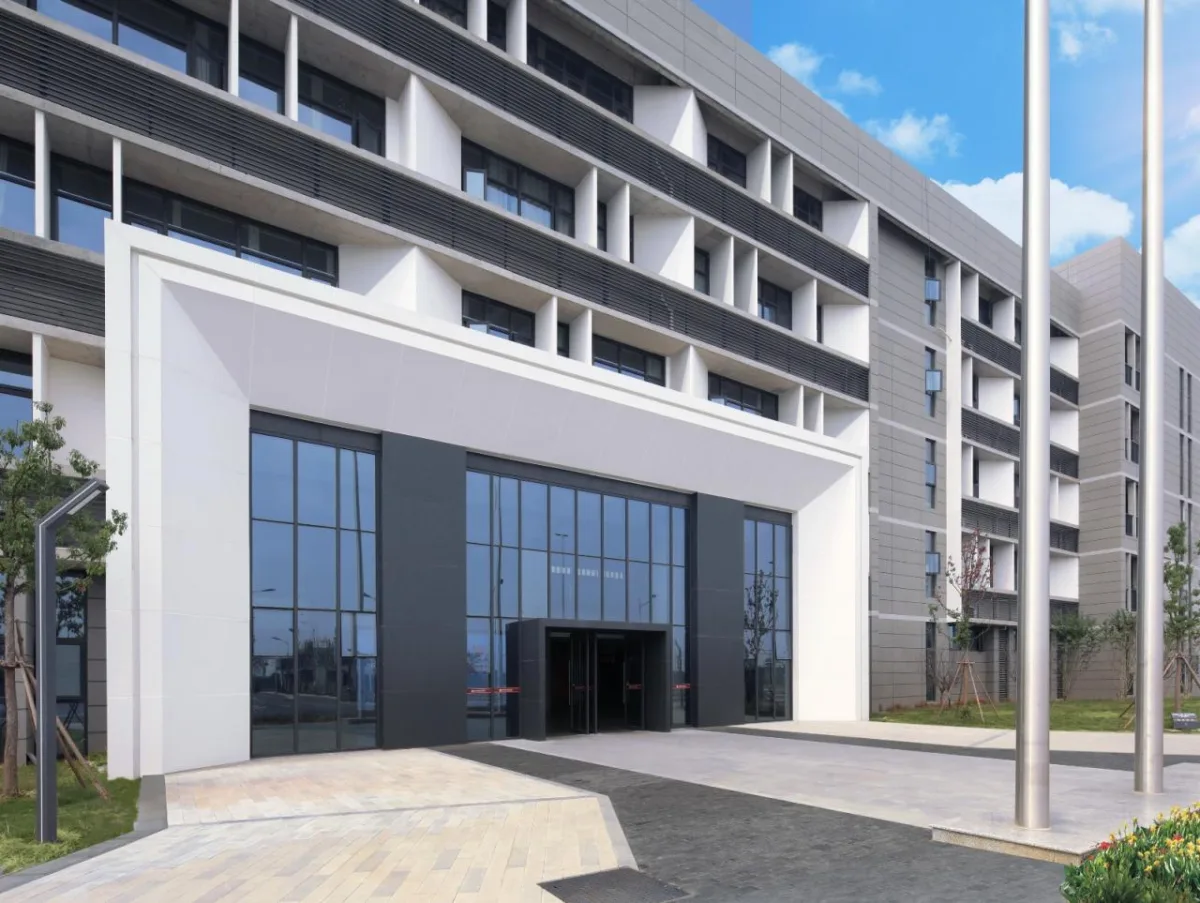 BIM建筑|行山乐水书自华：长江艺术工程职业学院3#教学实训楼 / 湖北建艺风工程设计有限公司