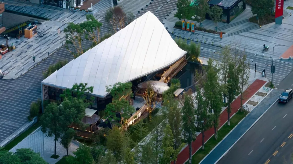 BIM建筑|交子大道木屋顶餐厅 / 致野建筑