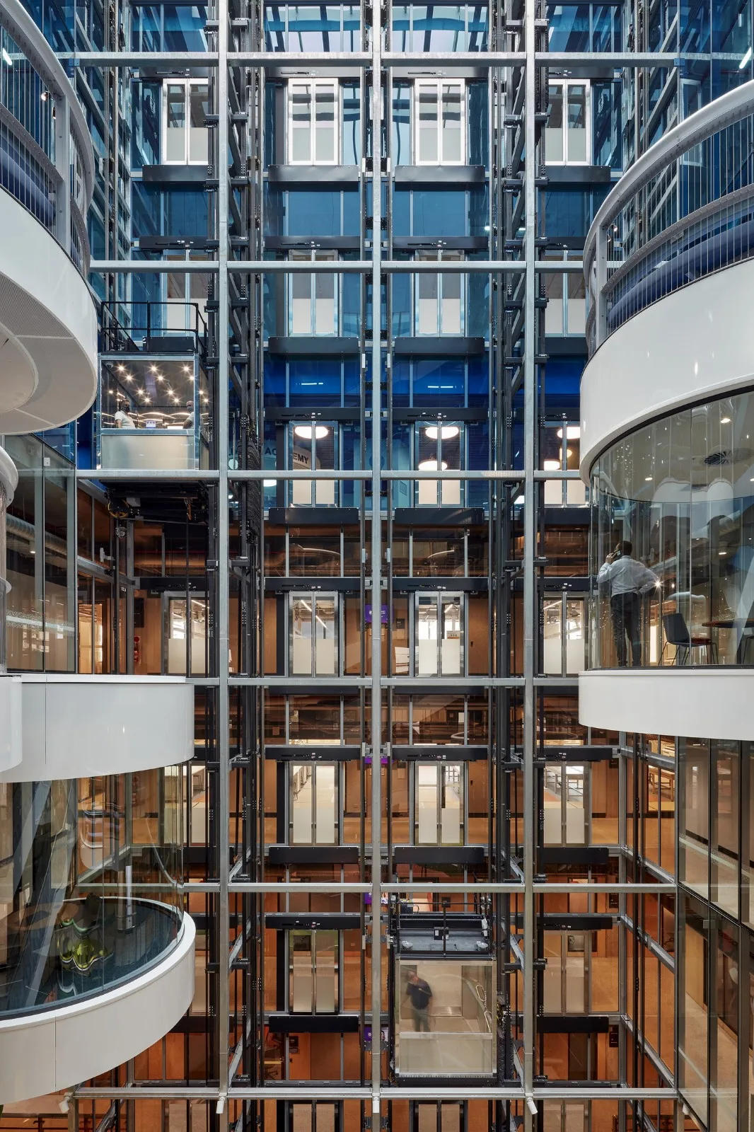 BIM建筑|昆士兰大学化工学院 Andrew N. Liveris，‘圈’出公共空间 / Lyons + m3architecture