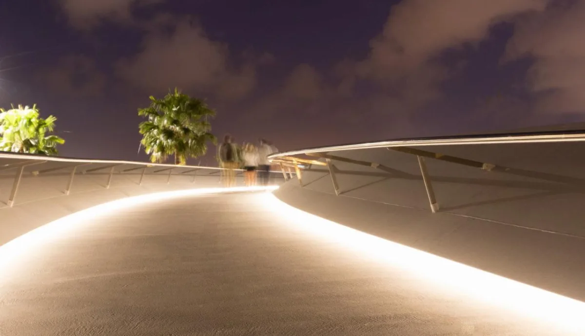BIM建筑|飘起的人行桥，Onda Atlántica 桥 / Onda Arquitectura