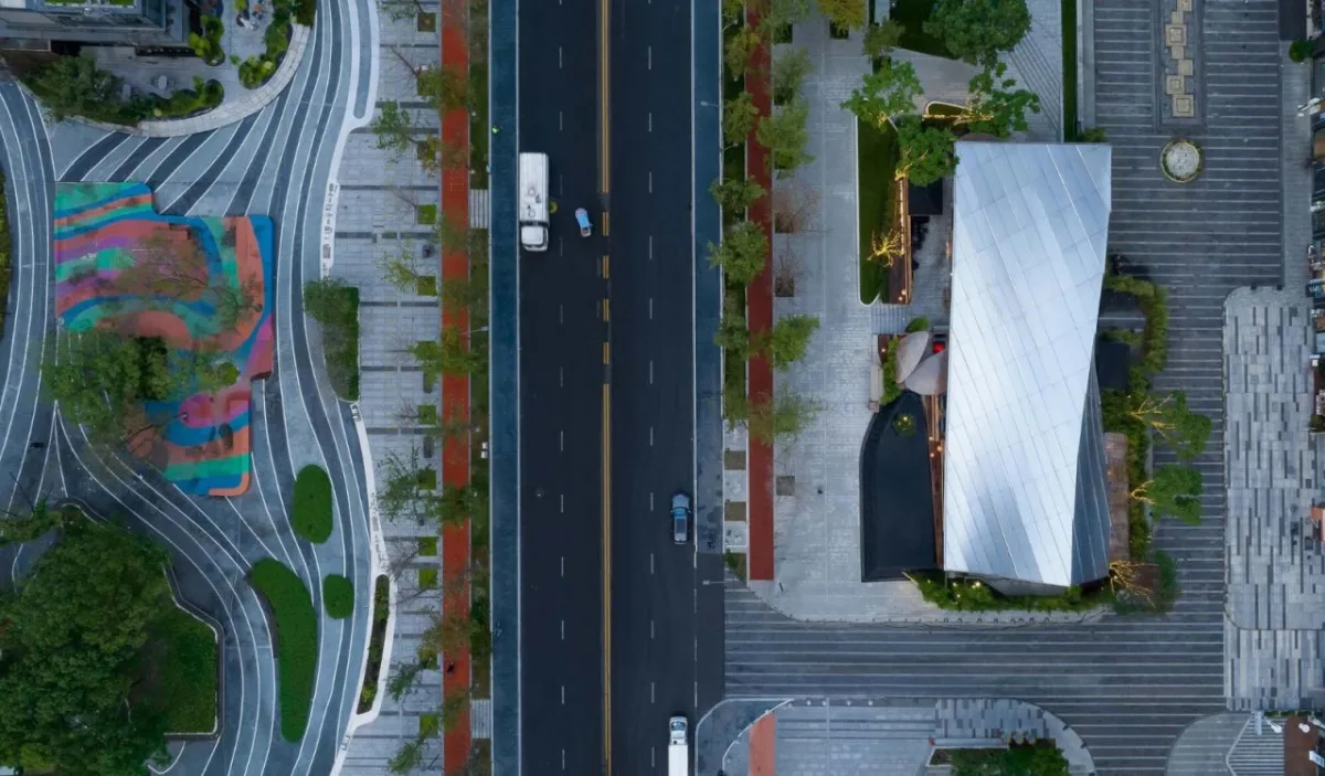 BIM建筑|交子大道木屋顶餐厅 / 致野建筑