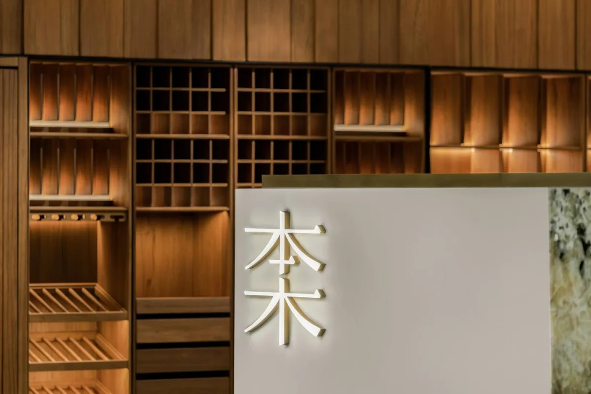 BIM建筑|一种材料与当代建构的情绪平衡：本木展厅 / 蜂鸟设计