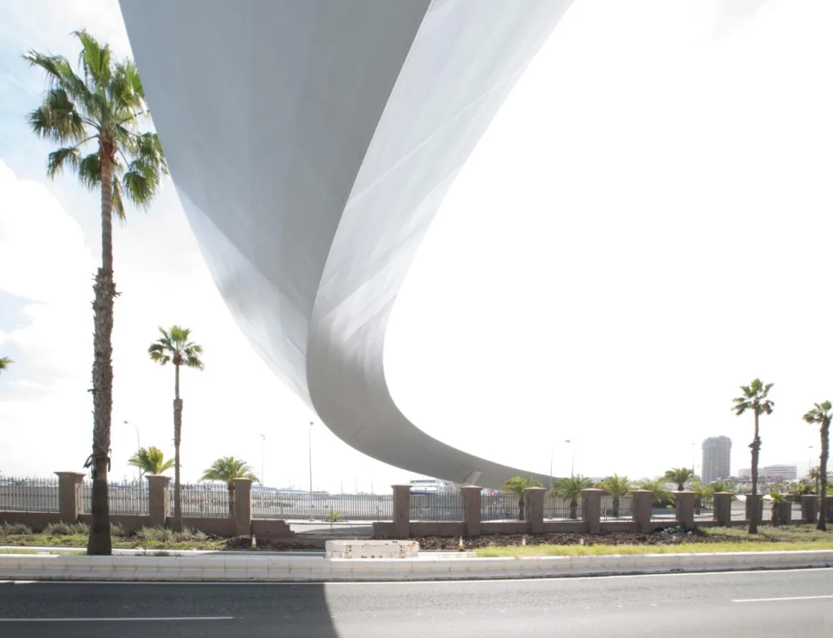 BIM建筑|飘起的人行桥，Onda Atlántica 桥 / Onda Arquitectura