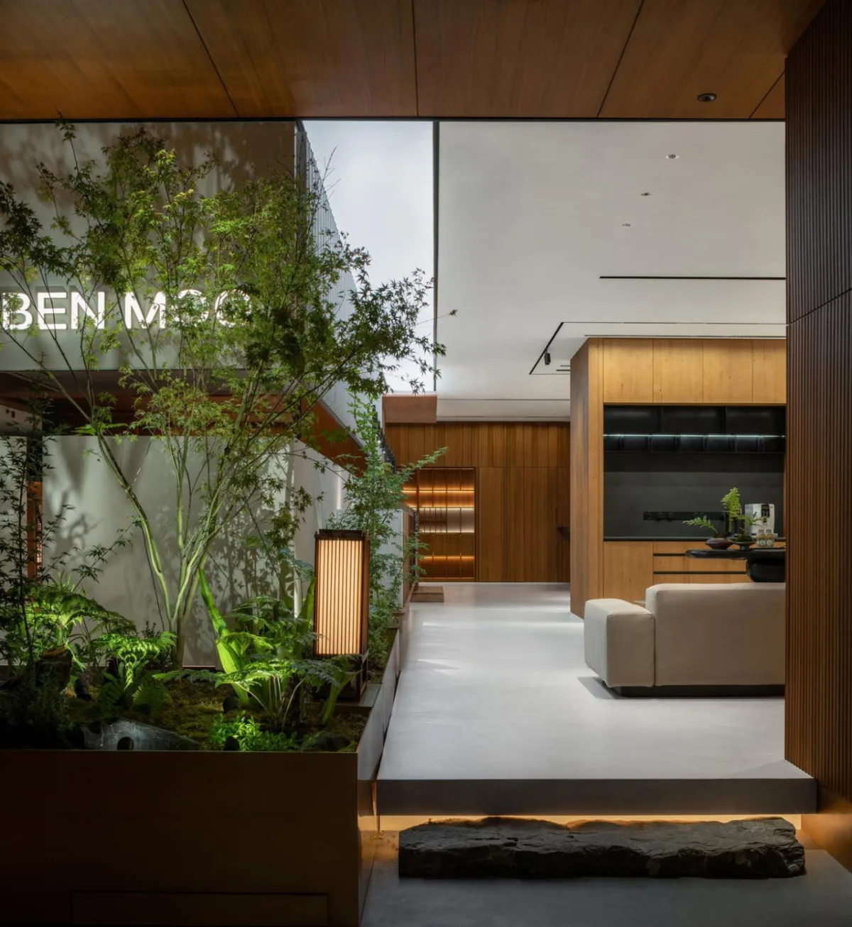 BIM建筑|一种材料与当代建构的情绪平衡：本木展厅 / 蜂鸟设计