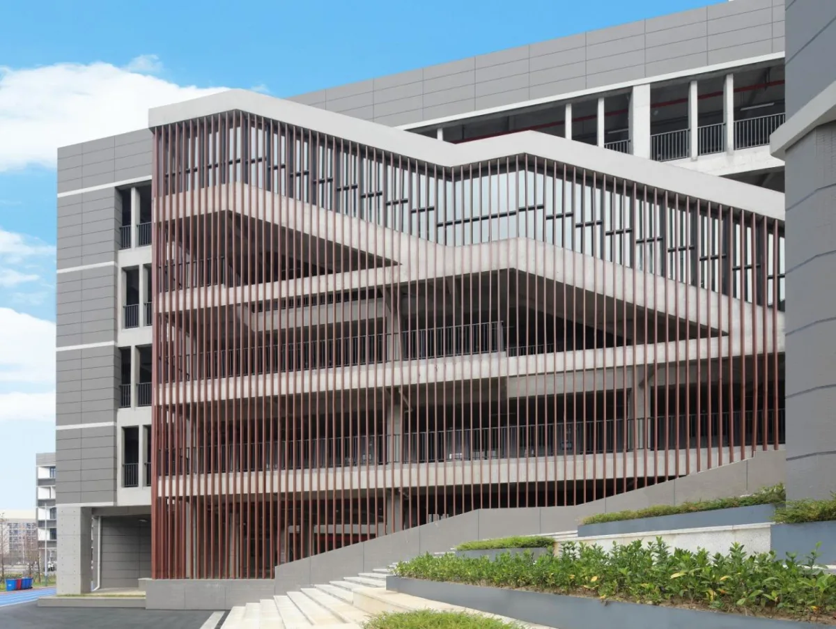 BIM建筑|行山乐水书自华：长江艺术工程职业学院3#教学实训楼 / 湖北建艺风工程设计有限公司