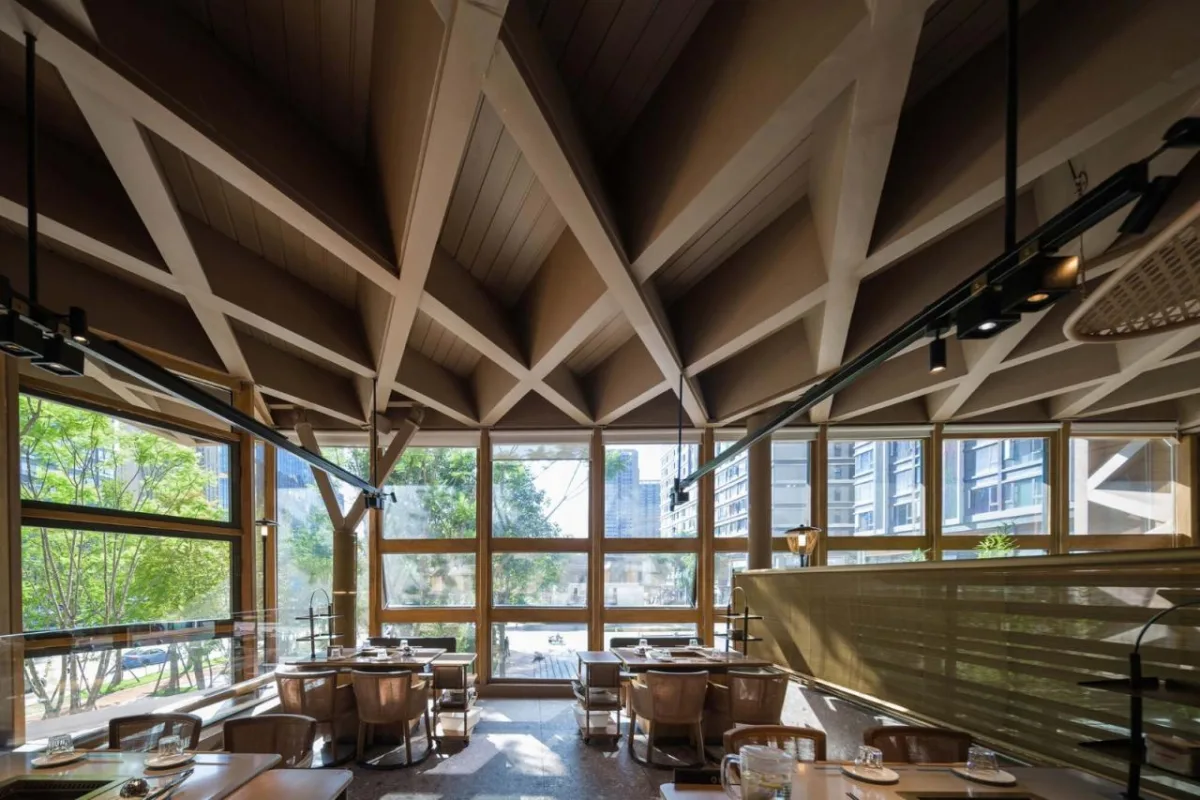 BIM建筑|交子大道木屋顶餐厅 / 致野建筑