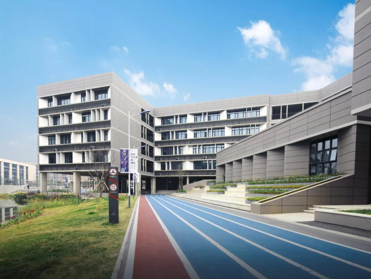 BIM建筑|行山乐水书自华：长江艺术工程职业学院3#教学实训楼 / 湖北建艺风工程设计有限公司