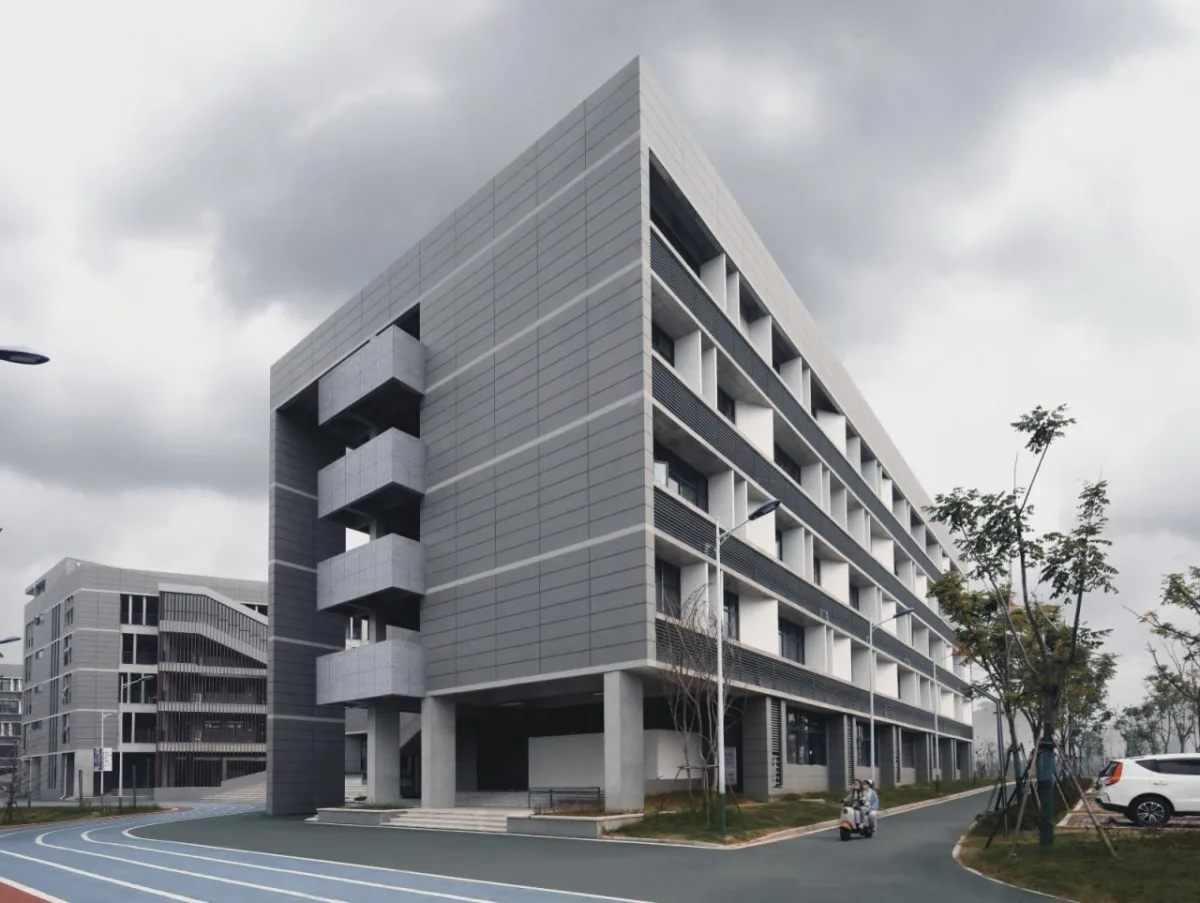 BIM建筑|行山乐水书自华：长江艺术工程职业学院3#教学实训楼 / 湖北建艺风工程设计有限公司