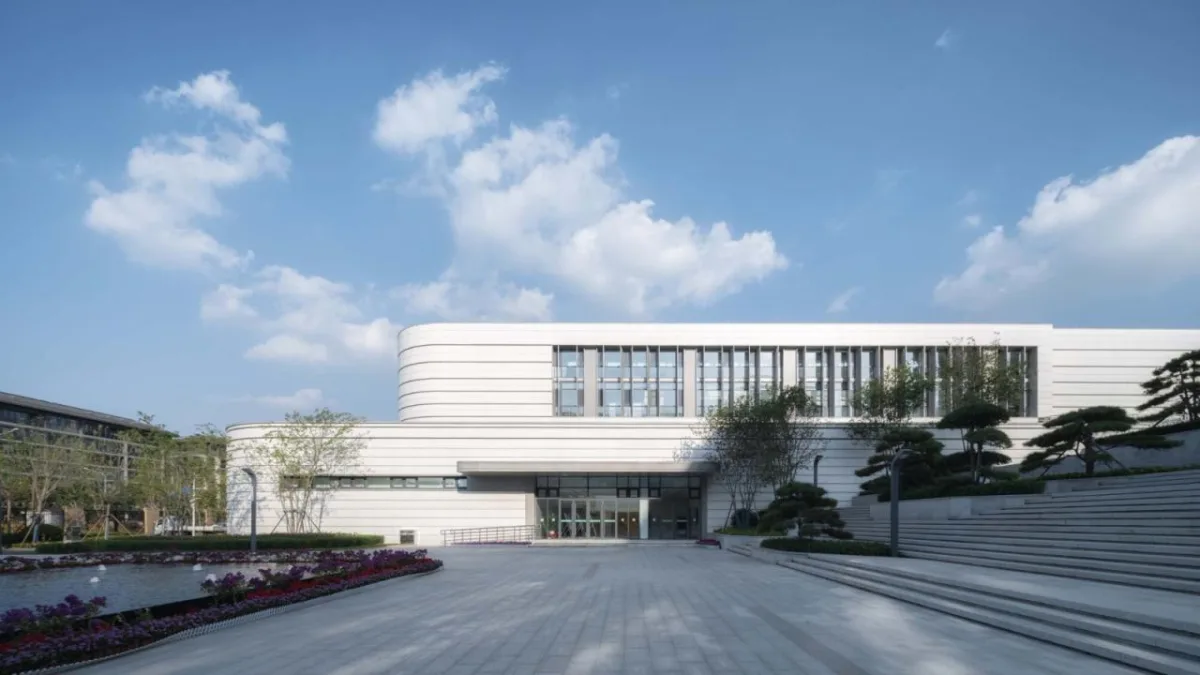 BIM建筑|济南历城二中彩石校区 / 同圆设计