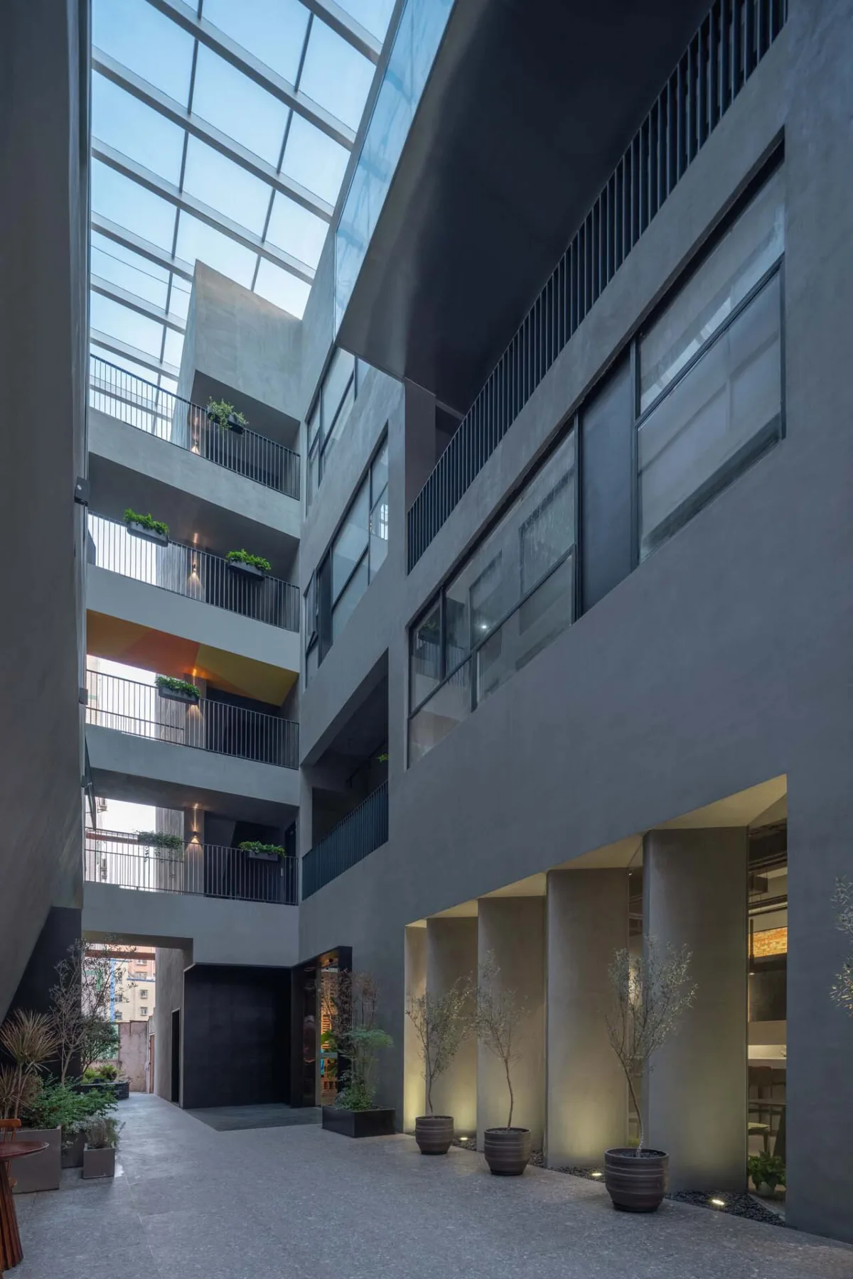 BIM建筑|东财工业区7#8#楼改造 / 深圳对角线建筑设计