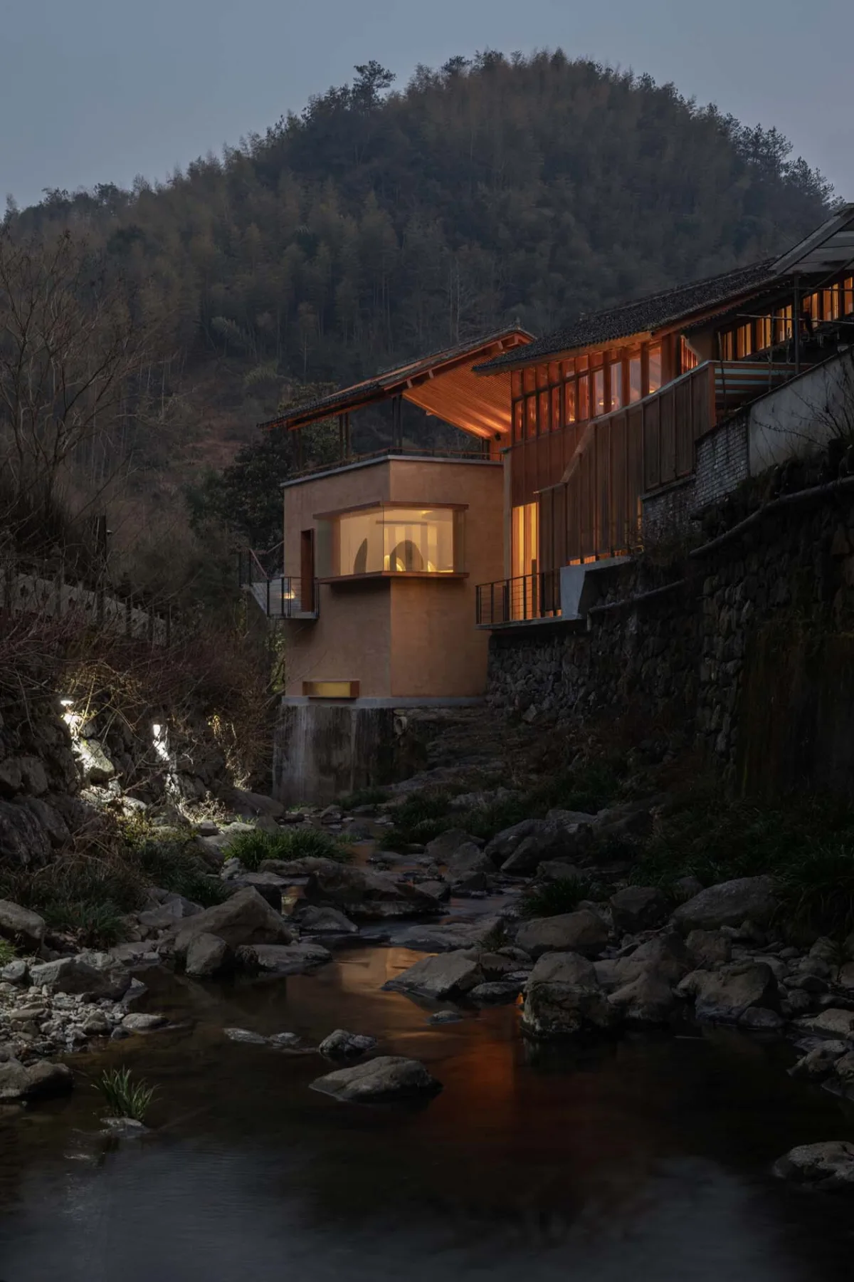BIM建筑|奉化栖霞坑发电站改造的溪边餐厅 / 尌林建筑设计事务所
