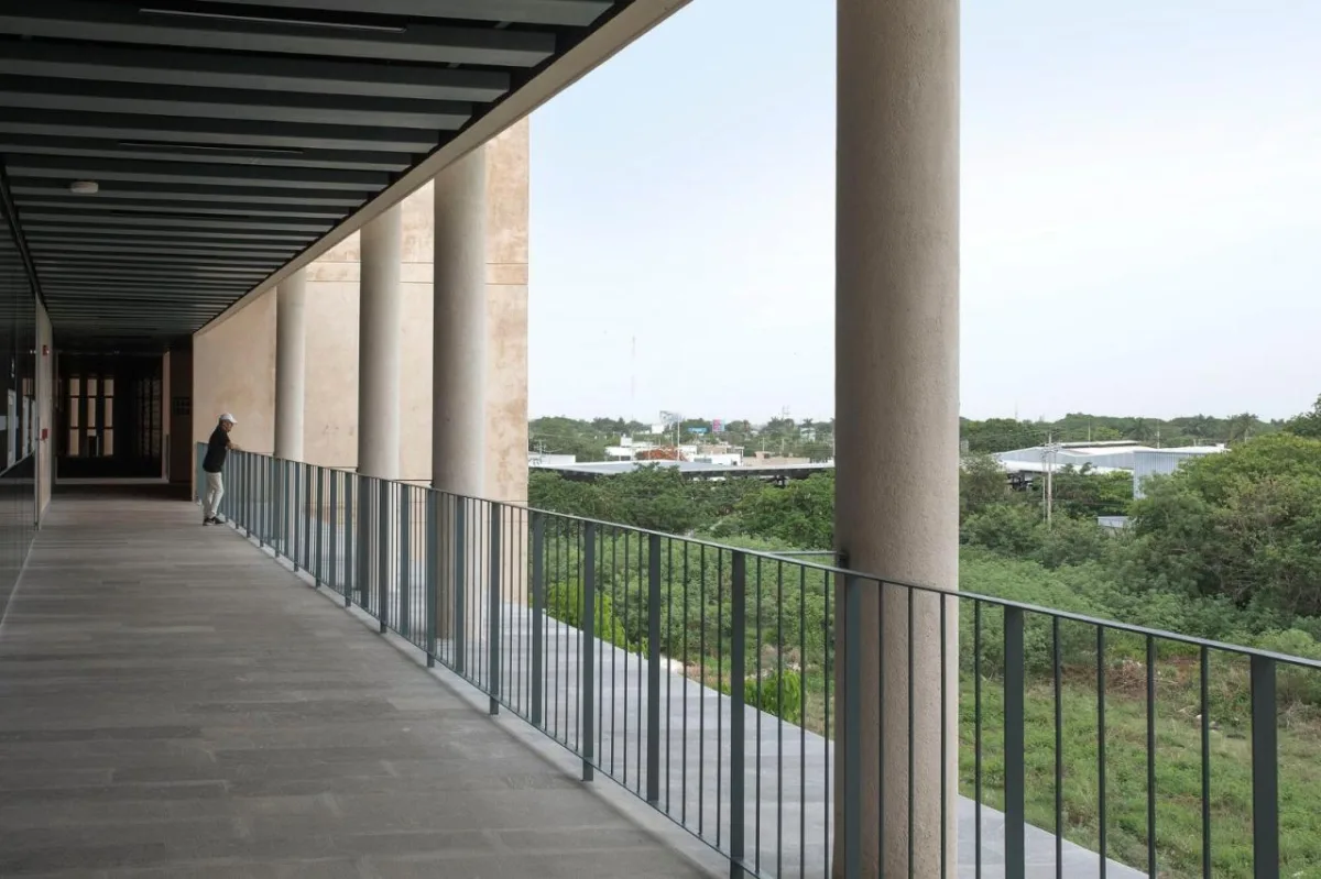 BIM建筑|梅里达银行与商业学校 / IUA Ignacio Urquiza Arquitectos
