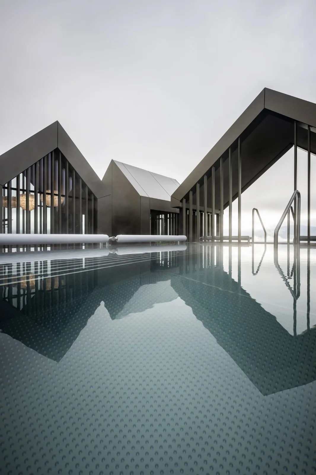 BIM建筑|“倒挂”建筑，Hubertus 酒店扩建 / noa*