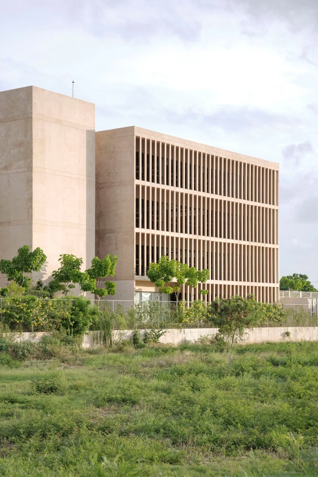 BIM建筑|梅里达银行与商业学校 / IUA Ignacio Urquiza Arquitectos