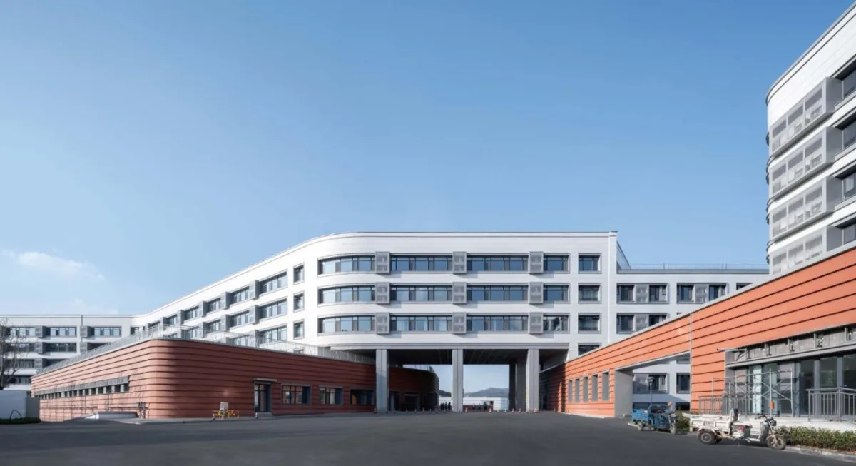 BIM建筑|济南历城二中彩石校区 / 同圆设计