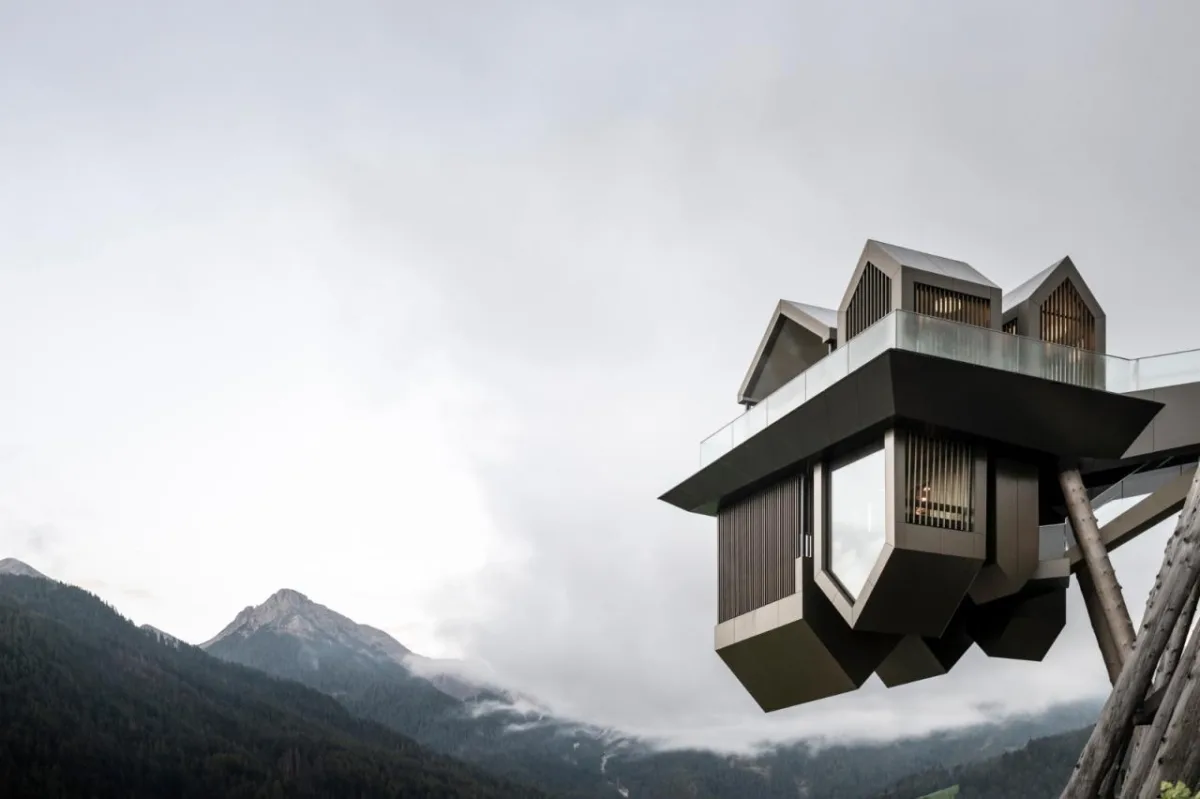 BIM建筑|“倒挂”建筑，Hubertus 酒店扩建 / noa*