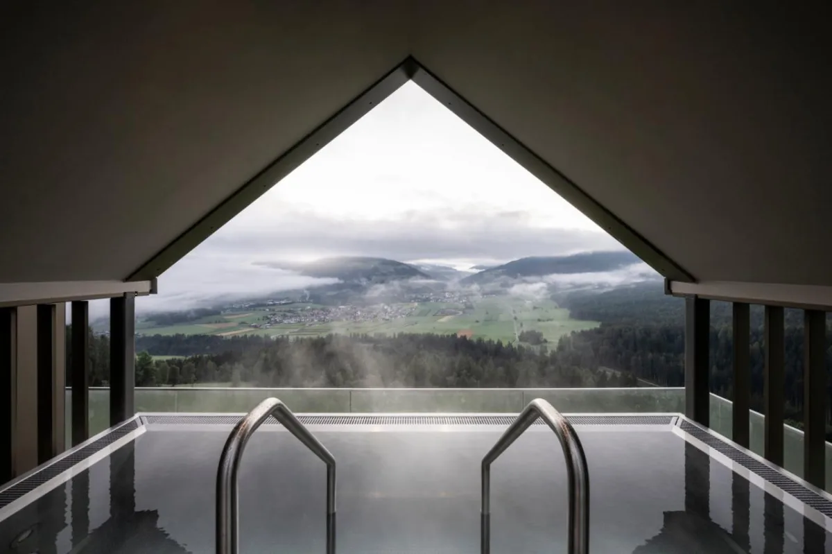BIM建筑|“倒挂”建筑，Hubertus 酒店扩建 / noa*