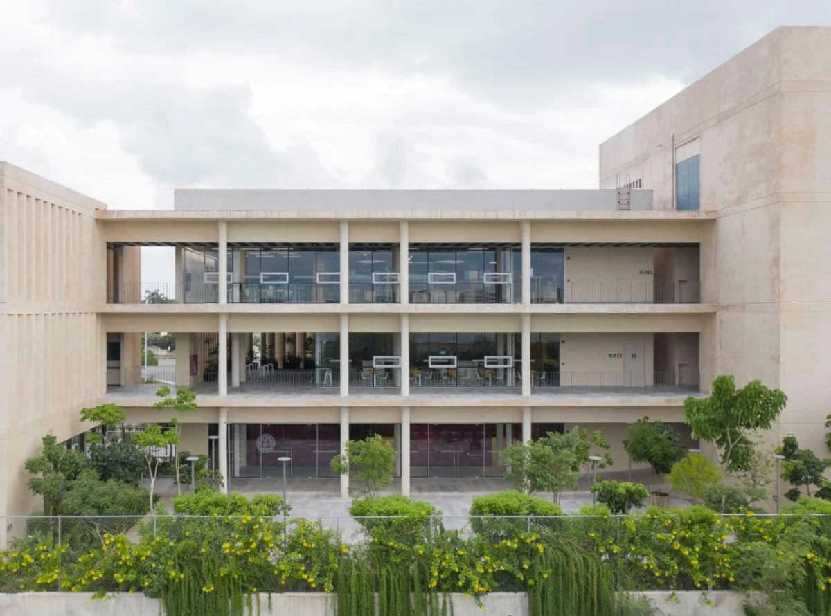 BIM建筑|梅里达银行与商业学校 / IUA Ignacio Urquiza Arquitectos