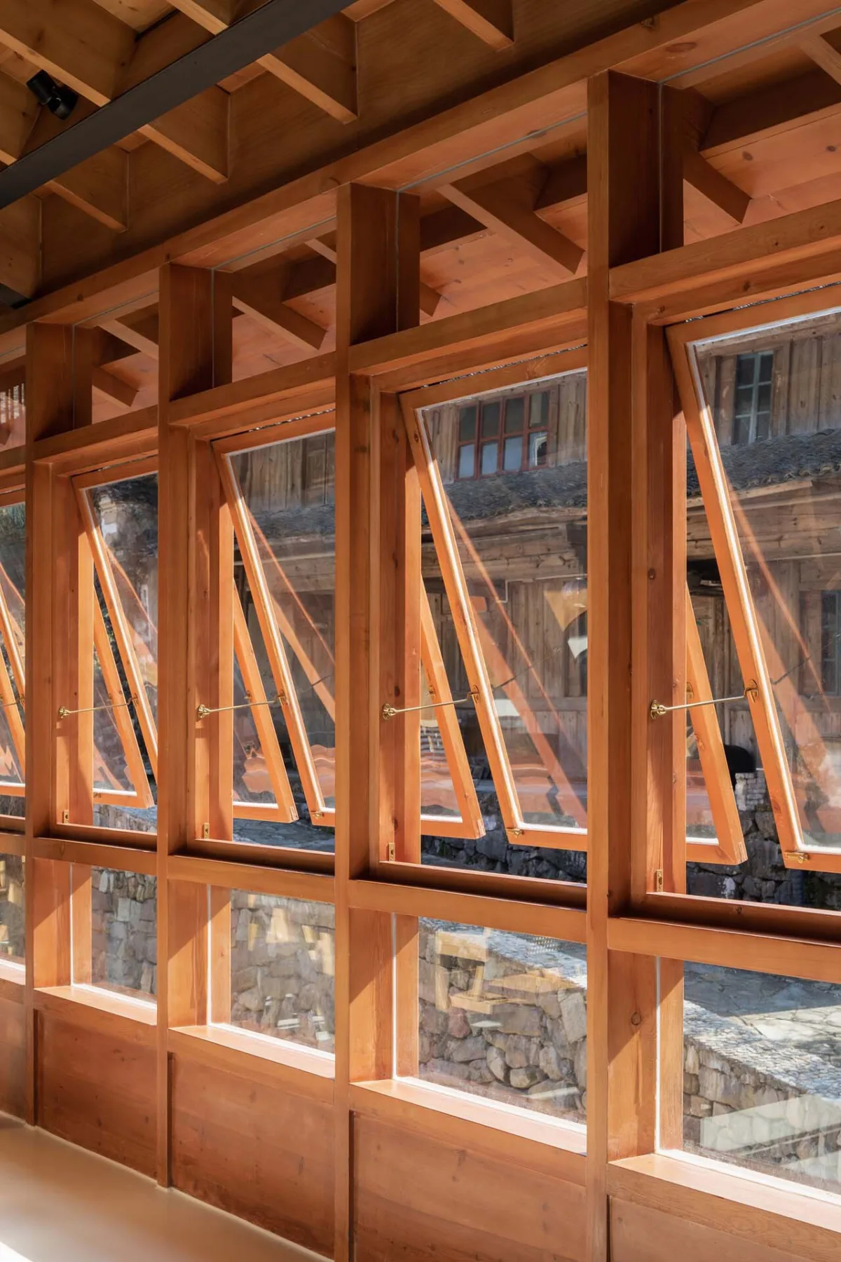 BIM建筑|奉化栖霞坑发电站改造的溪边餐厅 / 尌林建筑设计事务所
