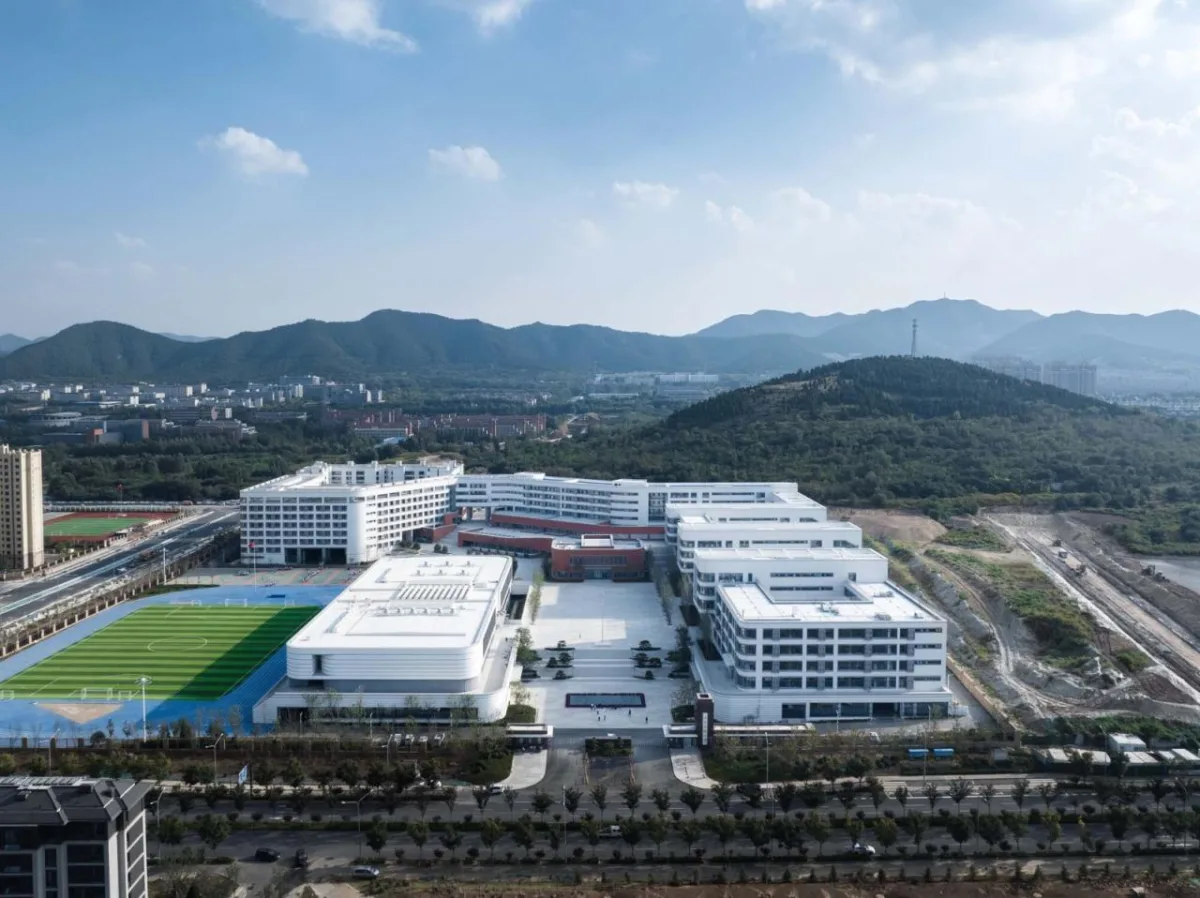 BIM建筑|济南历城二中彩石校区 / 同圆设计