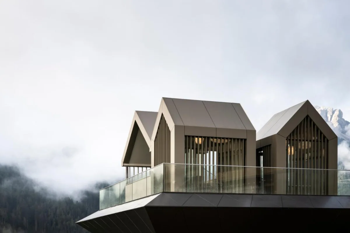 BIM建筑|“倒挂”建筑，Hubertus 酒店扩建 / noa*