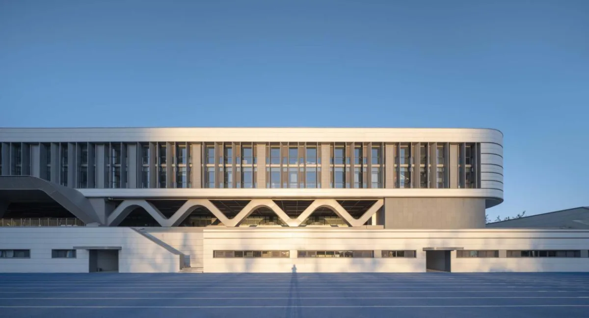 BIM建筑|济南历城二中彩石校区 / 同圆设计