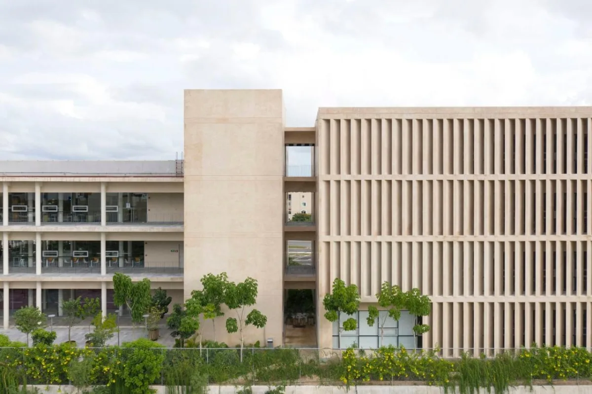 BIM建筑|梅里达银行与商业学校 / IUA Ignacio Urquiza Arquitectos