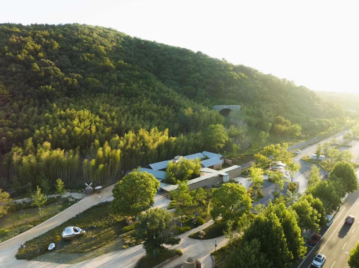 BIM建筑|南京汤山猿人洞游客驿站 / 东南大学建筑设计研究院建筑技术与艺术(ATA)工作室