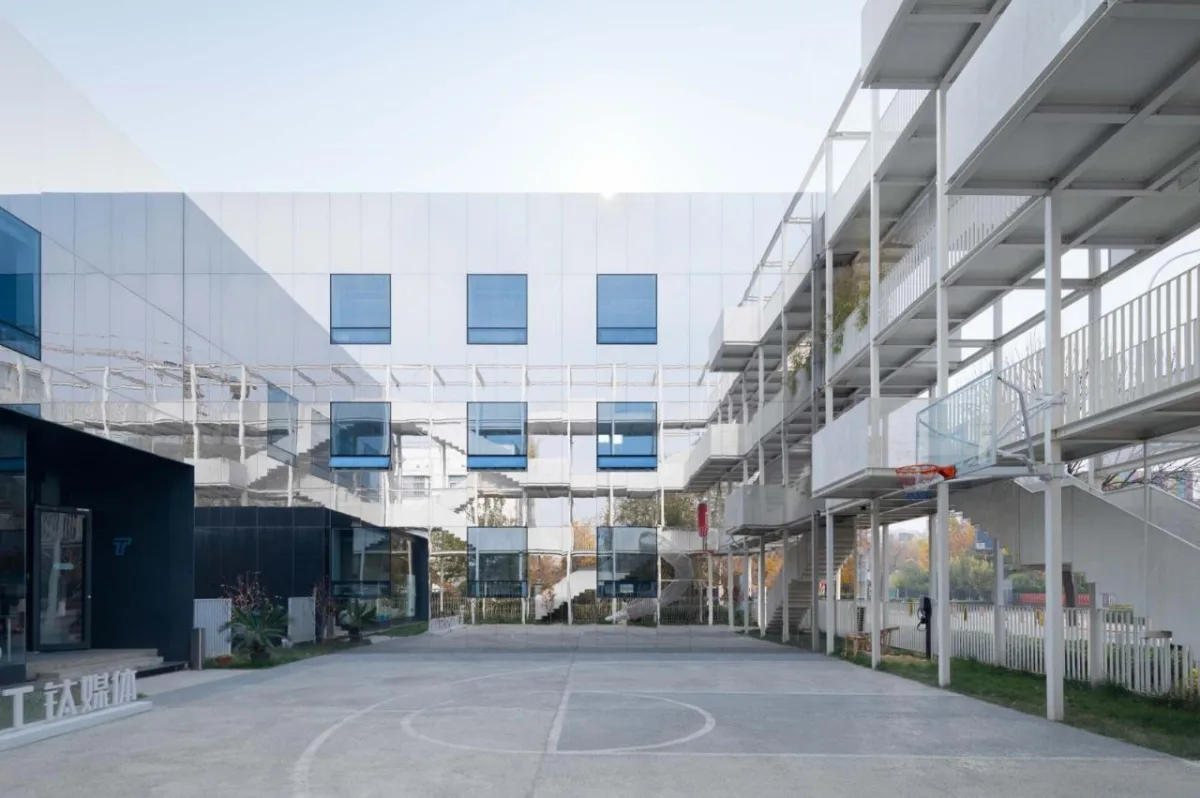 BIM建筑|钛媒体“折叠公园”，北京团河派出所旧址改造 / 靠近设计