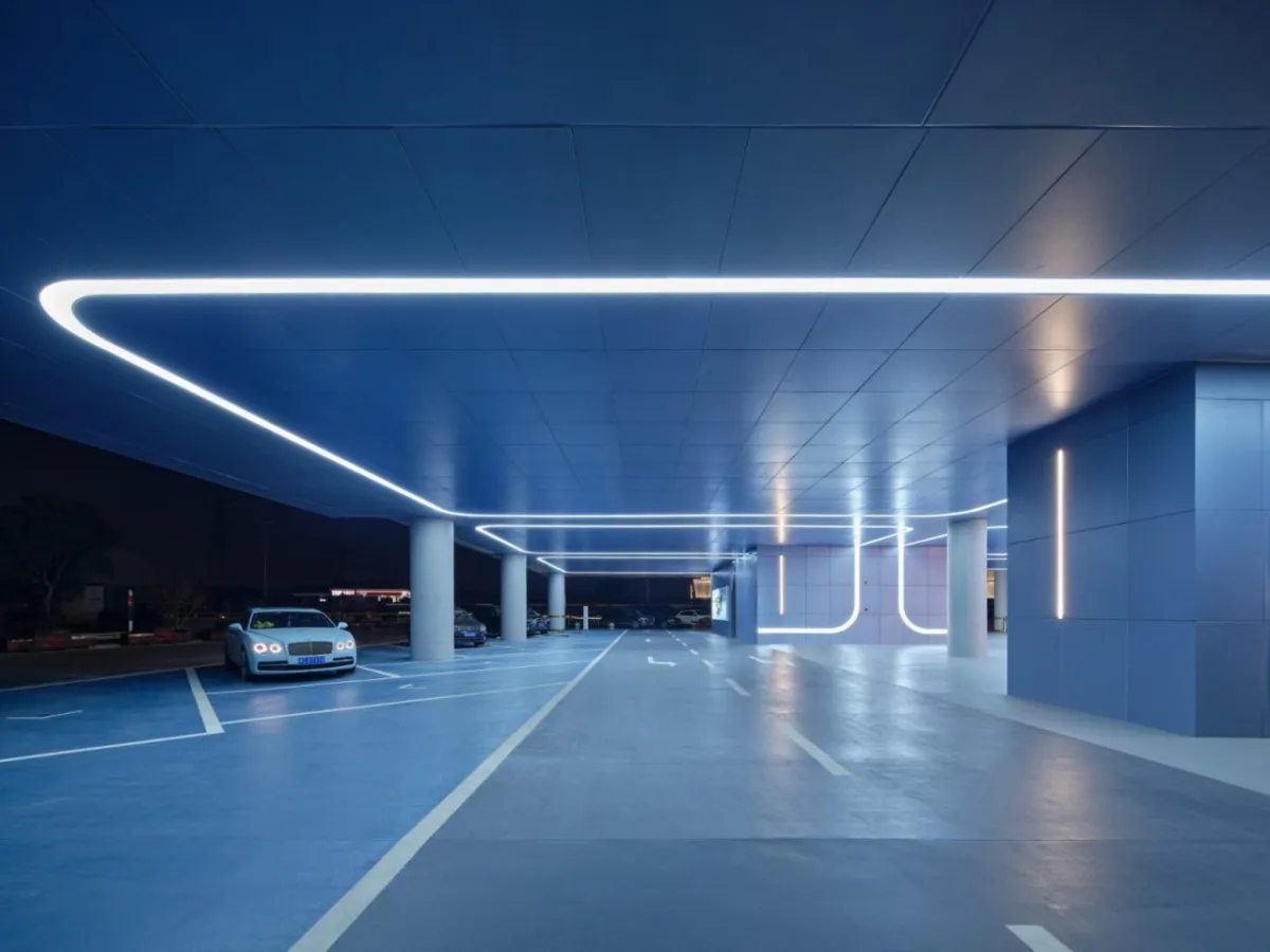 BIM建筑|沪杭高速嘉兴服务区：公路上的综合体 / goa大象设计