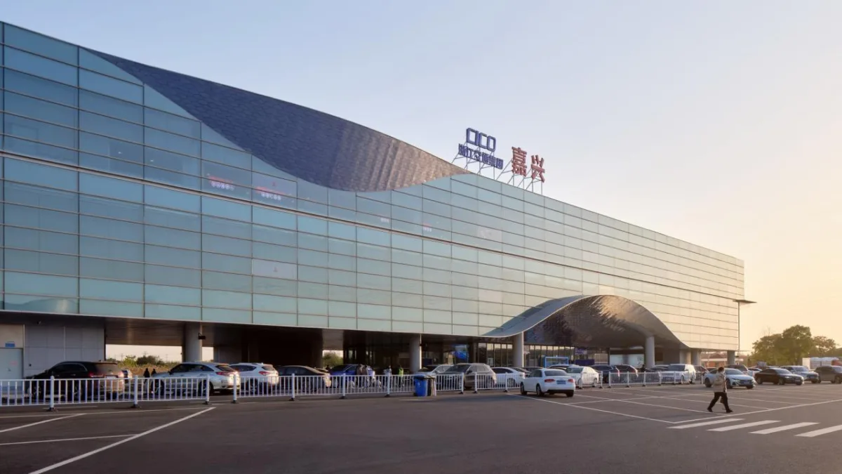 BIM建筑|沪杭高速嘉兴服务区：公路上的综合体 / goa大象设计