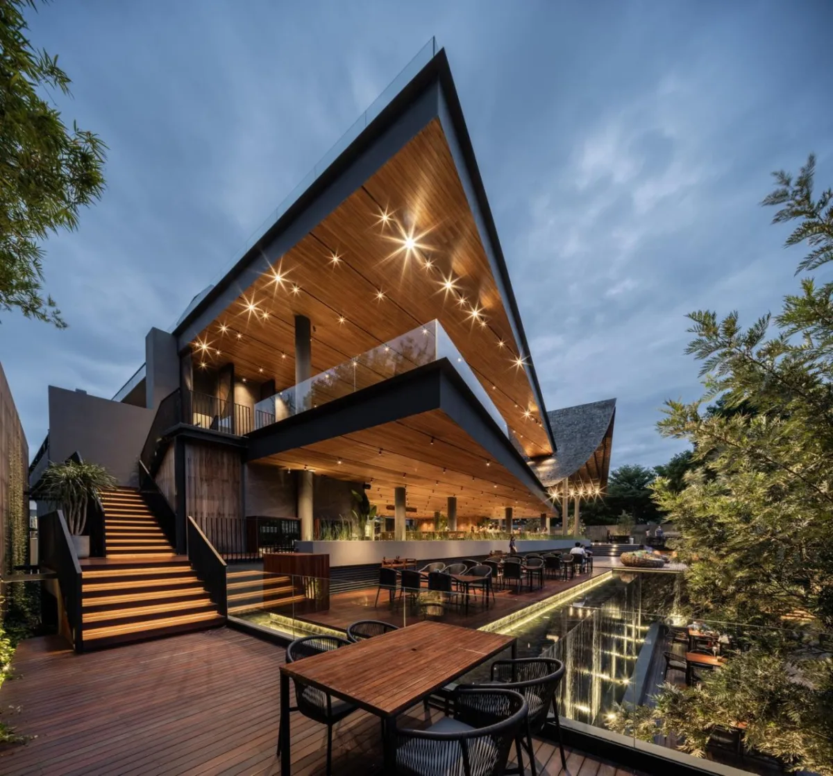 BIM建筑|超大规模泰式餐厅 Keereetara / IDIN Architects