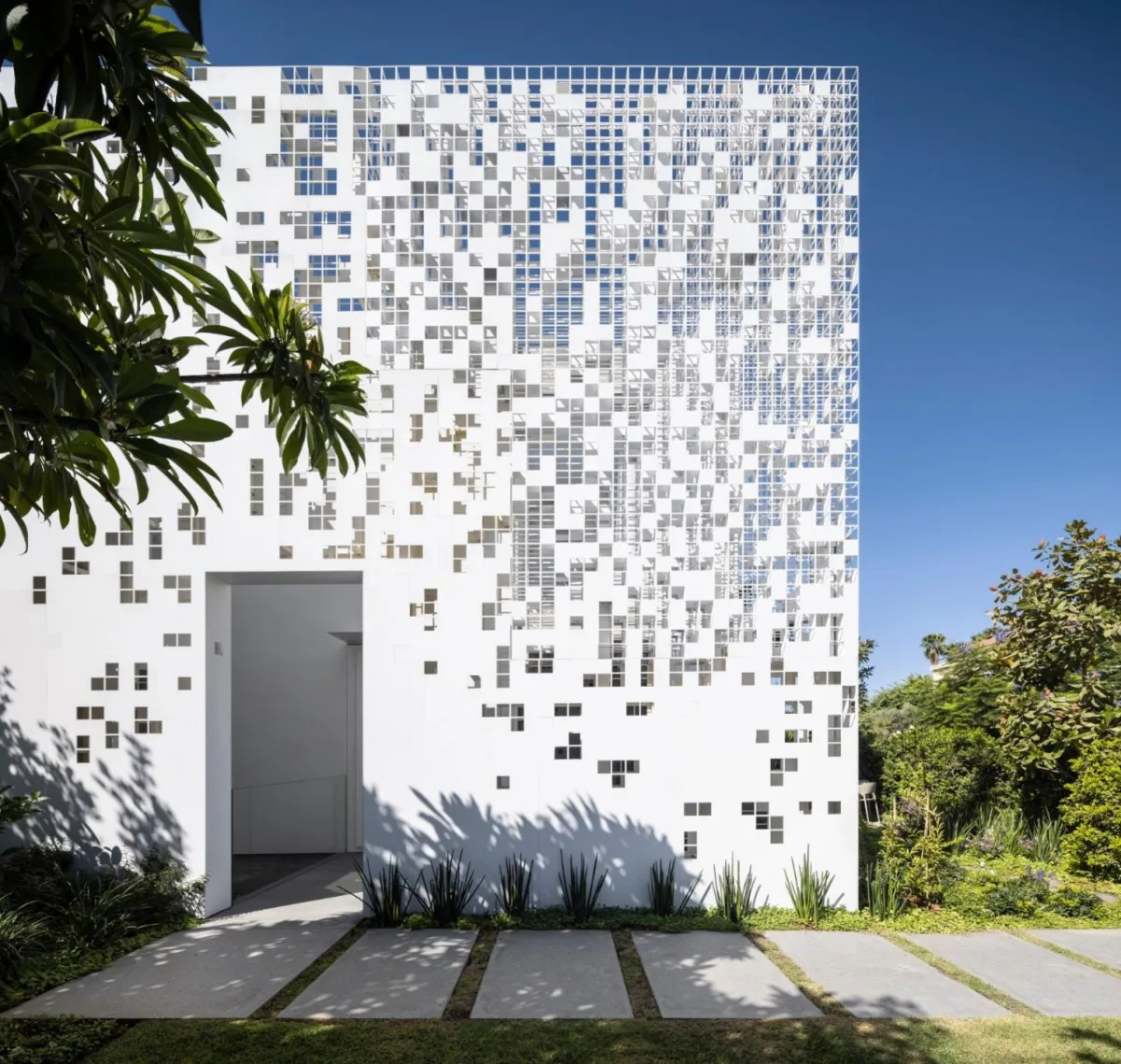 BIM建筑|一堵“逐渐消失”的墙，溶解像素屋 / Anderman Architects